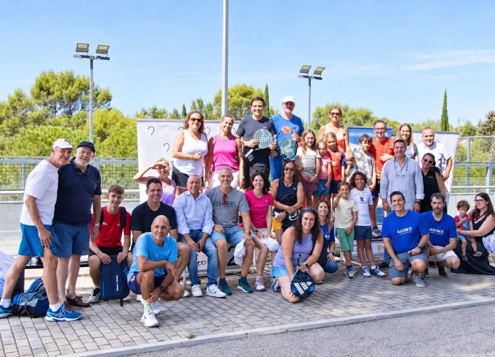 Foto de grupo de todos los participantes del I Torneo de Pádel ASDIBO
